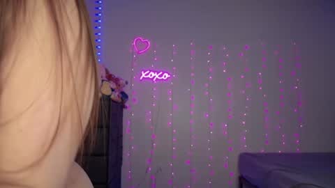 Snapshot of bellamonroee chatting on September 19, 3:19 am Bella Monroe online show from September 19, 3:19 am