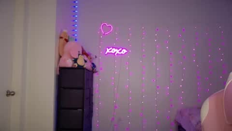 Snapshot of bellamonroee chatting on September 23, 3:09 am Bella Monroe online show from September 23, 3:09 am