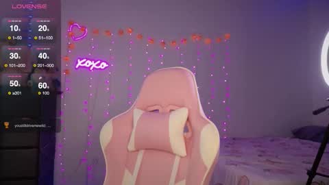 Snapshot of bellamonroee chatting on October 14, 4:02 am Bella Monroe online show from October 14, 4:02 am