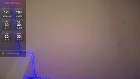 Snapshot of bellamonroee chatting on October 28, 3:43 am Bella Monroe online show from October 28, 3:43 am