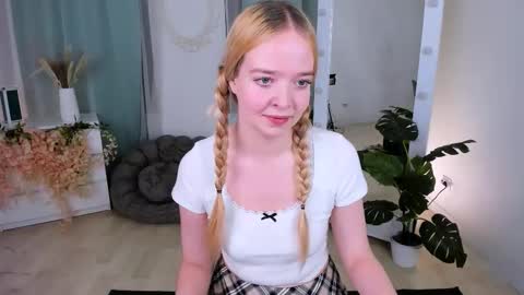 Snapshot of bellamontgomery chatting on November 4, 10:42 pm Bella online show from November 4, 10:42 pm