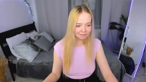 Snapshot of bellamontgomery chatting on November 24, 8:41 pm Bella online show from November 24, 8:41 pm