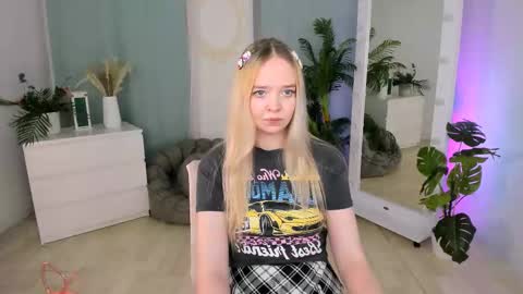 Snapshot of bellamontgomery chatting on December 3, 11:03 pm Bella online show from December 3, 11:03 pm