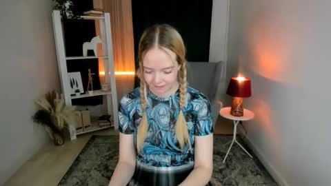 Snapshot of bellamontgomery chatting on December 14, 10:25 pm Bella online show from December 14, 10:25 pm