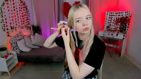 Bella online show from February 10, 1:15 pm