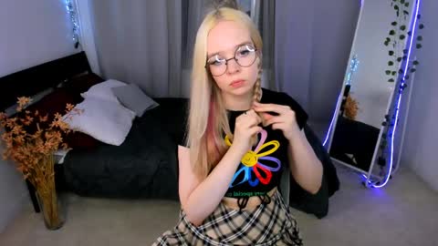 Snapshot of bellamontgomery chatting on March 31, 12:16 pm Bella online show from March 31, 12:16 pm