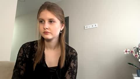 bellamore090 online show from April 25, 1:41 pm