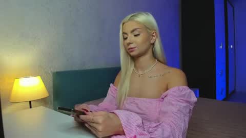 Bella online show from April 19, 2:33 am