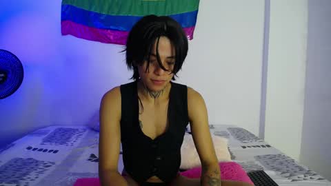 Snapshot of bellamy0955 chatting on April 17, 2:36 am bellamy0955 online show from April 17, 2:36 am