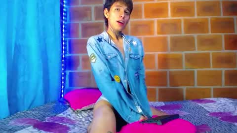 Snapshot of bellamy_094 chatting on October 22, 6:29 pm bellamy_094 online show from October 22, 6:29 pm