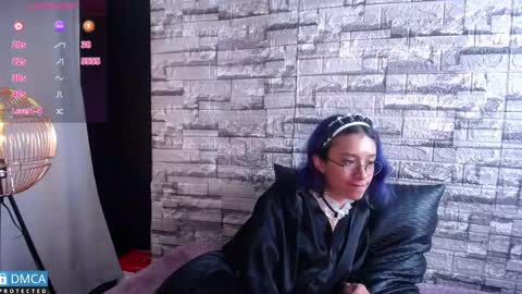 Snapshot of bellaodisea chatting on February 4, 12:51 am online show from February 4, 12:51 am