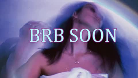 bellaparker_ online show from December 3, 7:27 am