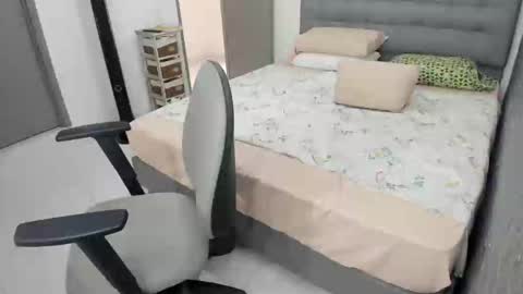 Snapshot of bellaprettty chatting on January 14, 5:45 pm Bella  Angelycal online show from January 14, 5:45 pm