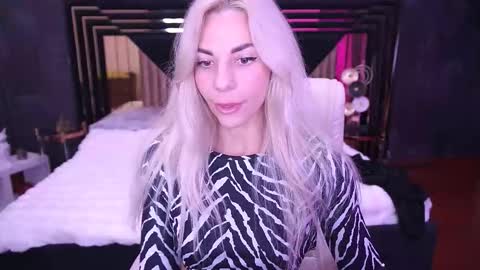 Bella online show from November 23, 9:03 pm