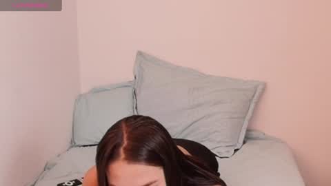 Snapshot of bellaroch chatting on June 18, 4:33 pm Bella online show from June 18, 4:33 pm