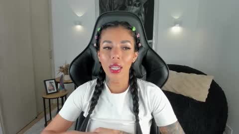 CALL ME BELLA online show from March 4, 2:39 am