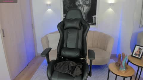 CALL ME BELLA online show from April 5, 1:25 am