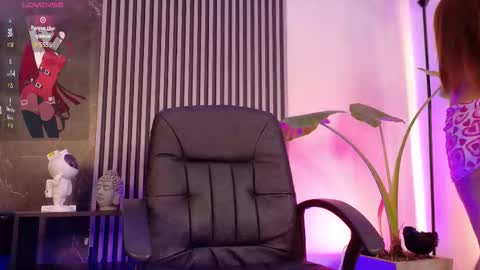 Snapshot of bellarouxx chatting on November 4, 12:04 pm Bella online show from November 4, 12:04 pm