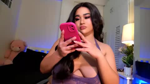 BELLA JONES online show from October 18, 10:10 pm