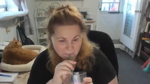 Snapshot of bellavoca chatting on June 4, 10:43 am Bellavoca online show from June 4, 10:43 am