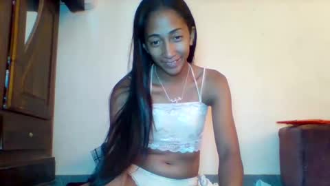 belle_annah online show from April 15, 4:41 am