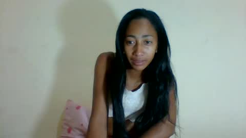 Snapshot of belle_annah chatting on June 19, 1:43 am belle_annah online show from June 19, 1:43 am