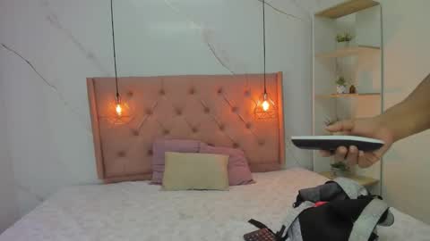 belle online show from December 14, 12:10 pm