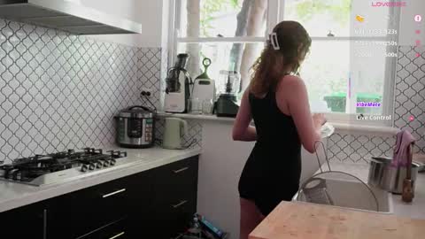 BELLE   online show from October 28, 4:05 am