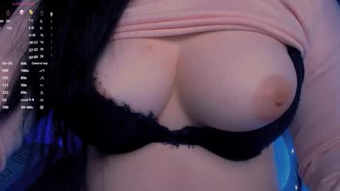 Snapshot of bellelovexx chatting on November 8, 11:14 pm Hello I am kind friendly and cute girl online show from November 8, 11:14 pm