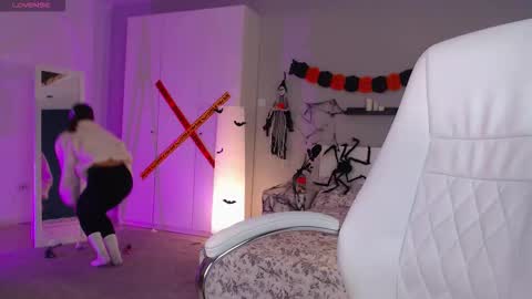 Bella online show from October 29, 1:41 am