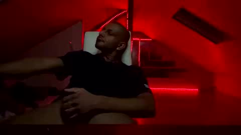 Snapshot of bello477192 chatting on February 6, 6:33 pm bello477192 online show from February 6, 6:33 pm