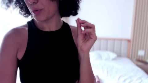 A girl from your  dreams online show from June 8, 11:05 pm