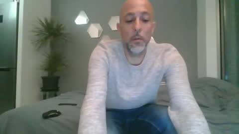 Snapshot of benbare13 chatting on February 20, 5:07 pm benbare13 online show from February 20, 5:07 pm