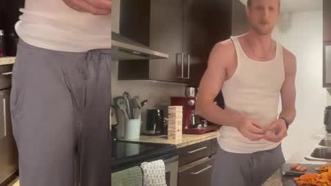 Snapshot of bendoverxo chatting on November 6, 10:32 pm bendoverxo online show from November 6, 10:32 pm