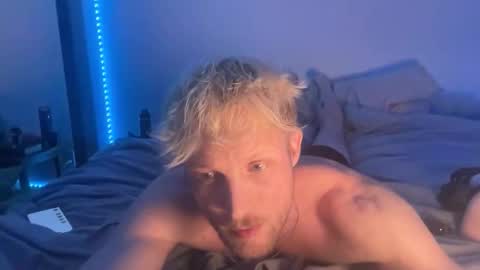 Snapshot of bendoverxo chatting on February 16, 7:59 am bendoverxo online show from February 16, 7:59 am