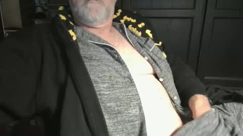 Snapshot of bendrinkin chatting on December 6, 10:16 am bendrinkin online show from December 6, 10:16 am