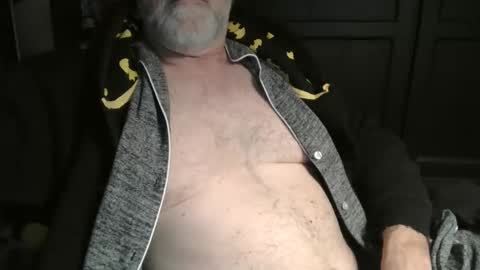 Snapshot of bendrinkin chatting on December 8, 10:08 am bendrinkin online show from December 8, 10:08 am