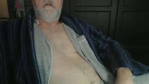 Snapshot of bendrinkin chatting on February 3, 9:52 am bendrinkin online show from February 3, 9:52 am