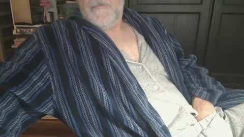 Snapshot of bendrinkin chatting on February 6, 12:05 pm bendrinkin online show from February 6, 12:05 pm