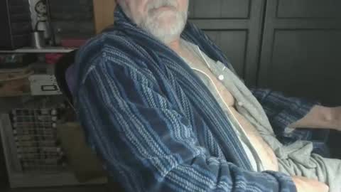 Snapshot of bendrinkin chatting on February 14, 10:17 am bendrinkin online show from February 14, 10:17 am