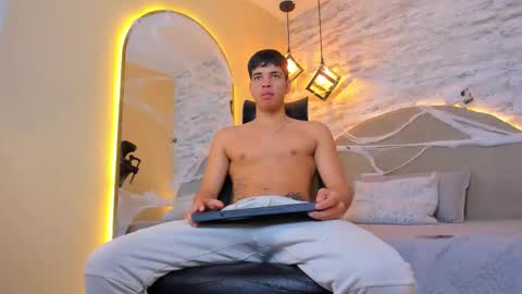 BENJAMIN online show from November 2, 1:46 pm