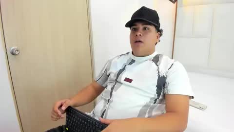 bennett_alejoo online show from September 17, 4:41 pm