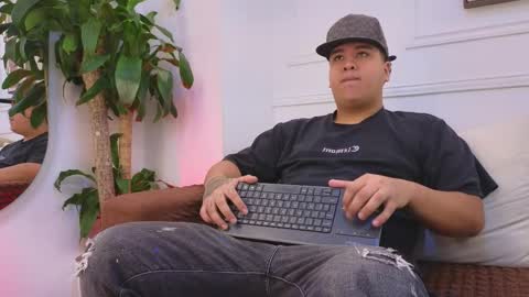 bennett_alejoo online show from April 8, 7:03 pm