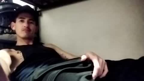 Snapshot of bennivanni chatting on February 5, 2:29 am bennivanni online show from February 5, 2:29 am