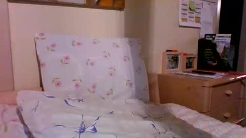 Snapshot of bennybutterfly007 chatting on December 9, 8:22 am bennybutterfly007 online show from December 9, 8:22 am