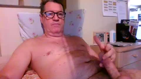 Snapshot of bennybutterfly007 chatting on March 10, 8:48 am bennybutterfly007 online show from March 10, 8:48 am