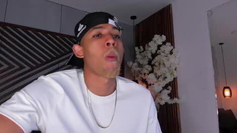 Snapshot of bento_fox chatting on December 4, 3:05 am bento_fox online show from December 4, 3:05 am