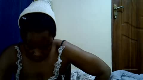Snapshot of berbiestar chatting on July 4, 7:03 am Crazybeibe online show from July 4, 7:03 am
