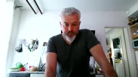 Snapshot of berg_boy chatting on February 25, 7:07 am Martin online show from February 25, 7:07 am