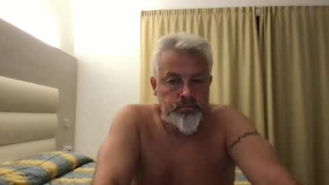 Snapshot of berg_boy chatting on April 16, 9:04 pm Martin online show from April 16, 9:04 pm